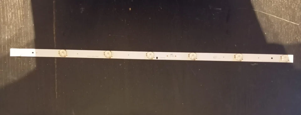 CRH-P32CA3535T030751U-REV1.0 Lampada striscia LED  LC-32CHE4042E Sharp TV 1pz - Immagine 1 di 1