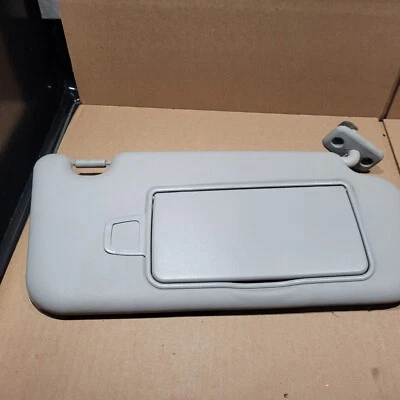 2007-2012 KIA RONDO Sunvisor LIGHTED Grey Sun Visor Sunvisor PASSENGER !!! oem - Image 1 of 4