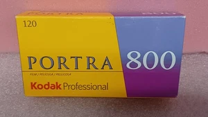 Película de impresión en color Kodak Professional Portra 800 (paquete de 5/120 rollos de película) - Imagen 1 de 5