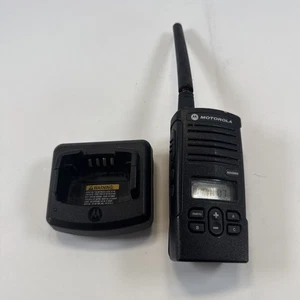 Motorola RDU2080d Two Way Radio with charge base - Picture 1 of 10