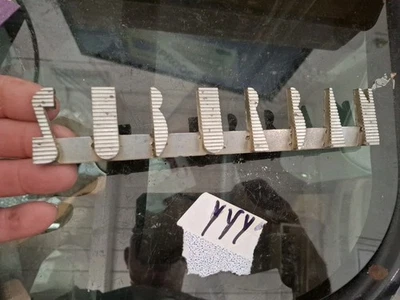 1957 58 PLYMOUTH SUBURBAN WAGON EMBLEMA ESCRITURA 1686261 OEM MOPAR... Foto 1 de 3