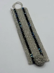 Manschettenarmband mit geflochtenen Kristallperlen - Bild 1 von 8