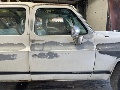 77-91 SUBURBAN 1500 Passenger RH Olympic White-50U Power Door Shell — 第 1/4 张图片