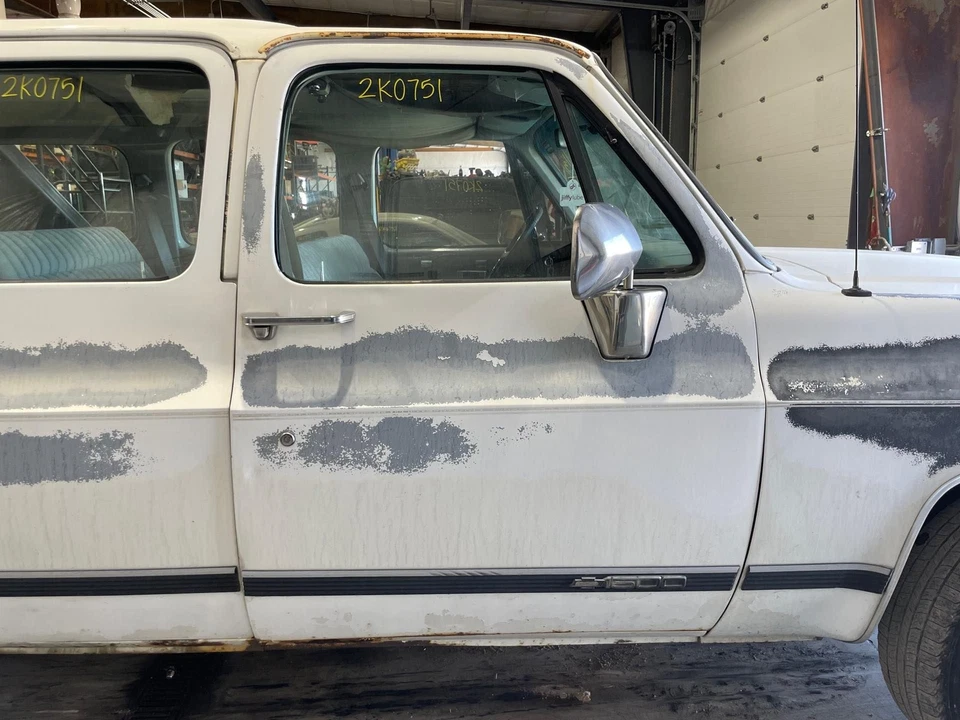 77-91 SUBURBAN 1500 Passenger RH Olympic White-50U Power Door Shell — 第 1/4 张图片