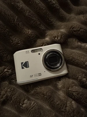 Kodak PixPro FZ45 Digitalkamera Kamera Kompaktkamera 2,7" LCD 720pHD NEU OVP - Bild 1 von 4