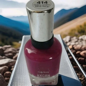 SALLY HANSEN *Complete Salon Manicure* Nagellack, 414 Cherry, Cherry, Bang, Bang - Bild 1 von 2