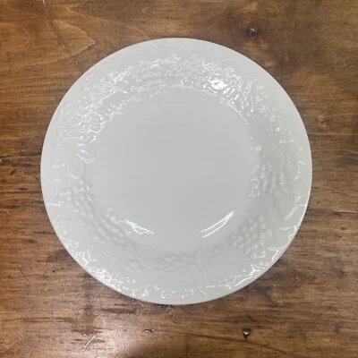 "Plato de ensalada Gibson Four Seasons 7 5/8"" blanco en relieve" Foto 1 de 4