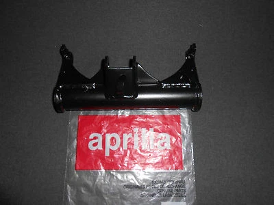 NUEVO SOPORTE DE MOTOR APRILIA PEGASO 650 97-04 GENUINO AP8134441 Foto 1 de 3