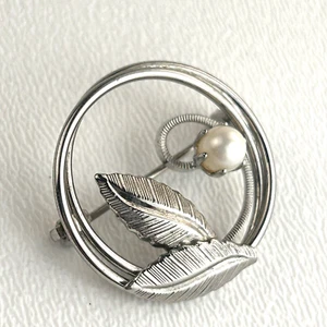 Broche Flor Perla Tono Plata Vintage Hoja Prendedor Abierto 1 pulgada Botánico Redondo Remolino - Imagen 1 de 11
