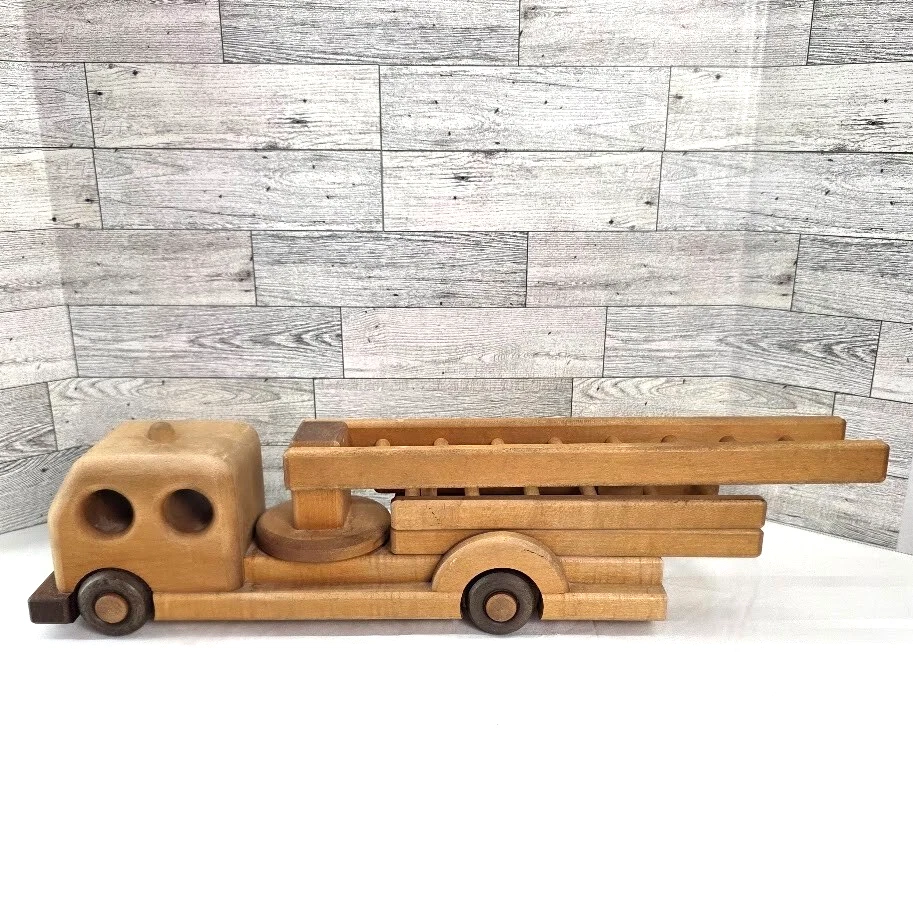 Camión de bomberos de madera artesanal vintage Pfeifer Toys 1975 20" de largo Foto 1 de 4