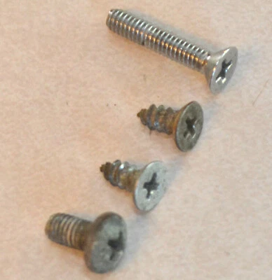 1959 Ford Fairlane Galaxie porta dianteira ventilação asa janela montagem hardware, parafusos - Imagem 1 de 4