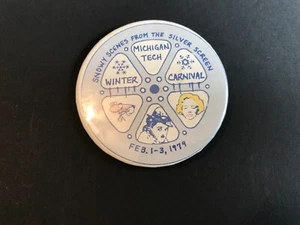 Pulsante Spilla Vintage Michigan Tech Carnevale Invernale 1979 - Foto 1 di 3