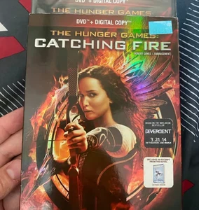 Hungerspiele Feuer fangen DVD & Schuber Alle Auktionen ansehen - Versand sparen - Bild 1 von 2