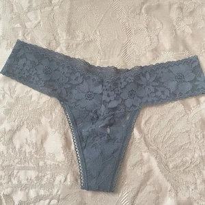 Victorias Secret Sz S Gray Lace String Thong Panties - Picture 1 of 3