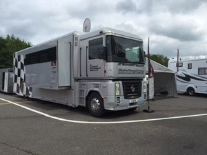 RENAULT MAGNUM 6 BERTH RACE TRUCK - Picture 1 of 12