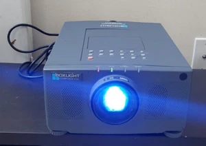 BOXLIGHT PROJECTOR MP-30T / Sanyo PLC-XP10N XGA Conference Room 1024 X 768 1300 - Picture 1 of 9