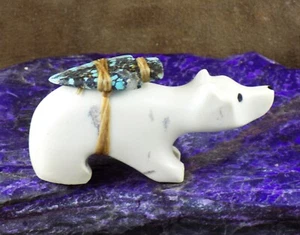 Fetiche de oso polar Zuni de Eli Cheama, - roca de pez blanca - Imagen 1 de 7