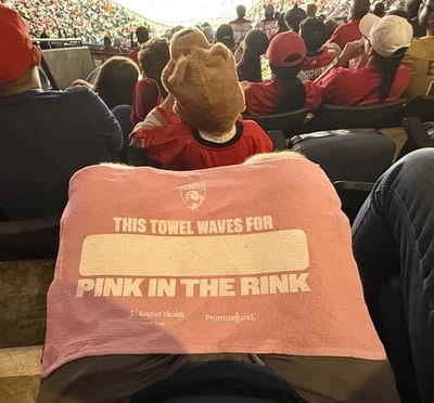 NUEVO Florida Panthers Rosa En La Pista Edición Limitada Toalla Rally Cáncer de Mama Foto 1 de 3