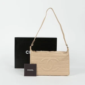 Chanel East West Chocolate Bar Schultertasche 134089305 - Bild 1 von 17
