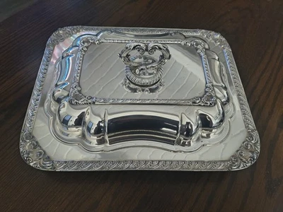 Bandeja para servir vintage plateada sobre cobre ornamentada con tapa alrededor de 1950’s Foto 1 de 4