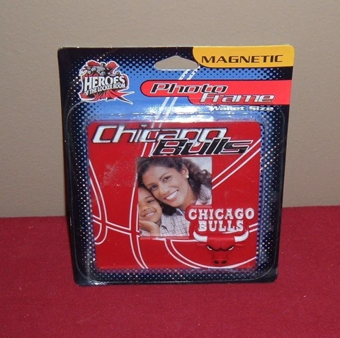 New NBA Chicago Bulls Magnetic Wallet Size Photo Frame Cover