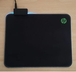 HP Tappetino Mouse RGB e Passthrough USB + Cavo USB (Parzialmente Funzionante) - Zdjęcie 1 z 5