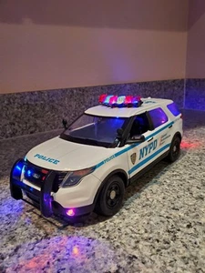 NYPD Police Interceptor Ford Explorer w/ All Flashing Lights - Picture 1 of 10