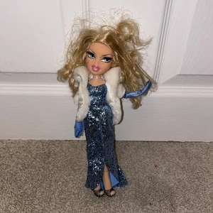 Bratz Filmpuppe Cloe mit Kleidung, Ohrringen und Zubehör - Bild 1 von 6