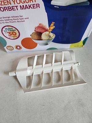 Repuesto de paleta mezcladora para máquina de helados Rival Frozen Delights 4 cuartos de galón Foto 1 de 2