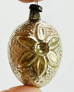 Vintage Antique Bumpy Double Embossed Daisy Flower Oval Glass Christmas Ornament - Picture 1 of 6