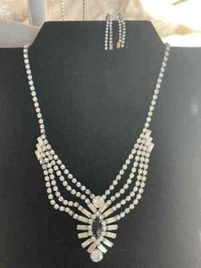 NORDSTROM SCHMUCK STRASS HALSKETTE mit SCHWARZEM MITTELSTEIN + OHRRINGE SET - Bild 1 von 4