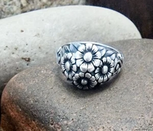 Retired James Avery Flower Cluster Ring Size 5.5 - Picture 1 of 3