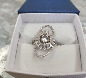 Created weißer Saphir Baguette Sterlingsilber Designer Ring Größe 7,5 Neu im Karton - Bild 1 von 5