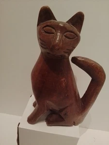 Gato de madera sentado tallado a mano atrevido 8" de alto - Imagen 1 de 4