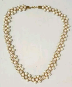 Collar Trenzado Trifari 24" Tono Dorado Triple Hebra Imitación Perla (Rosa y Blanco) - Imagen 1 de 4