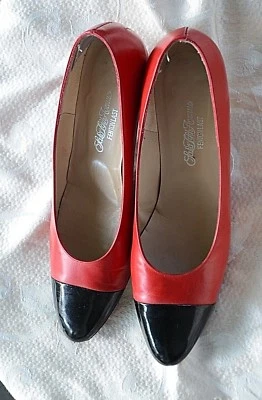 Zapatos de salón Saks 5th Avenue rojos con puntera negra talla 9,5 AA Foto 1 de 4