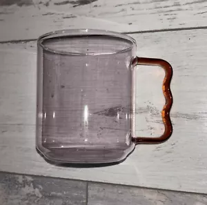 Room Essentials Glasbecher - Rosa mit Beerengriff - 3,82”H x 4,49”B - NEU - Bild 1 von 4