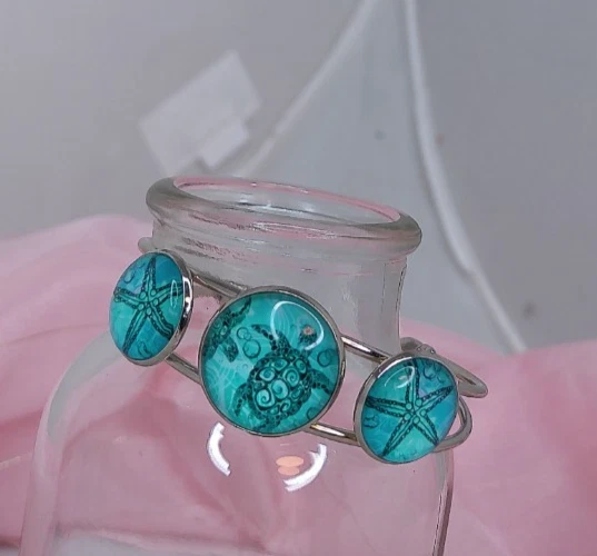 Hermosa pulsera de vidrio y metal, tortuga marina/estrella de mar Foto 1 de 1
