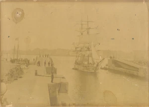 Pont tournant à l'entrée d'un port à identifier, Vintage albumen print c.1870 - Bild 1 von 2