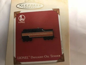 Hallmark QXI8249 Lionel 8249 SP Luz de día Aceite Tierno Árbol de Navidad Adorno - Imagen 1 de 4
