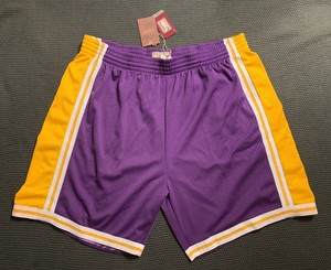 4xl lakers shorts