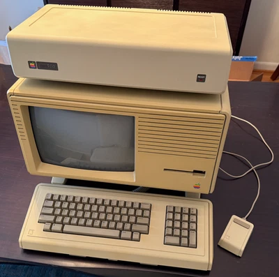 Apple Lisa 2/10 with many extras! - Image 1 of 4