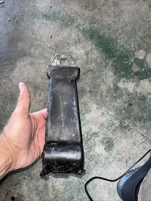 Ford Mustang 1965 1966 1967 OEM cinturón de seguridad delantero retractores negro fecha codificada Foto 1 de 4