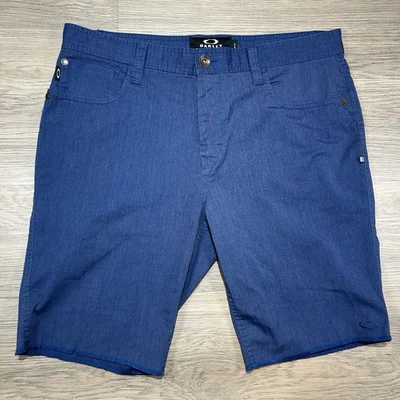 Shorts masculino Oakley 36 azul slim fit 5 bolsos desempenho elástico casual - Imagem 1 de 4