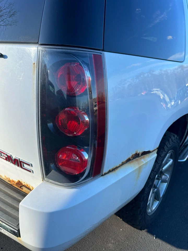 07 08 09 10 11 吉姆西 YUKON 尾灯总成乘客侧右 — 第 1/1 张图片