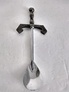 Primitive mittelalterliche Ritter Griff entworfen Cocktail Barkeeper Löffel 8,5" hoch - Bild 1 von 5