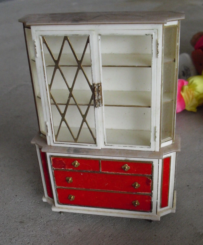 Gabinete de comedor de lujo ideal de plástico vintage para casa de muñecas de Japón Foto 1 de 1