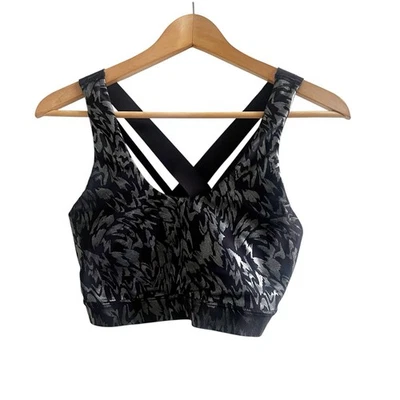 Sujetador deportivo Old Navy Power suave talla mediana negro plateado metálico con tiras artísticas Foto 1 de 4