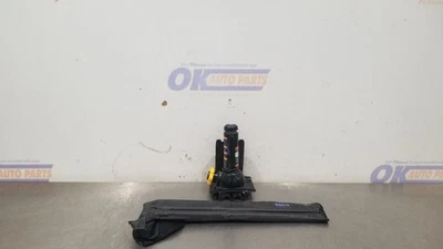 16 CADILLAC ESCALADE COMPLETE JACK AND TOOL KIT - Image 1 of 4