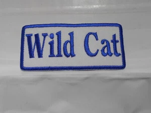 WILDKATZE NEU BESTICKT NÄHEN / AUFBÜGELN NAME PATCH BLAU AUF WEISS - Bild 1 von 3